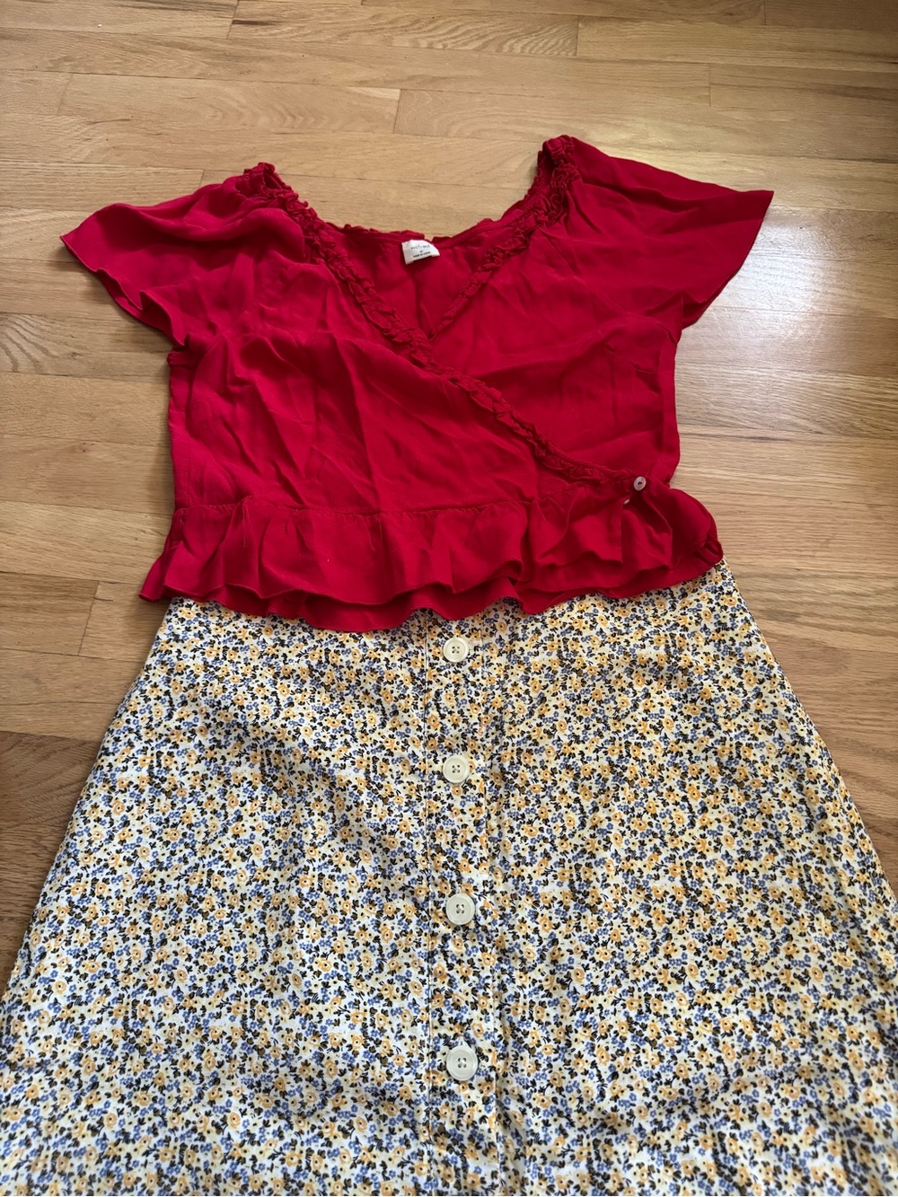 Title: GAP & Wilfred Women’s 2 Piece Floral Skirt & Red Ruffle Top Set Size 6/M